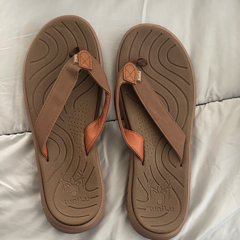 🌻KuaiLu Closure Type: Slip On NWT size 8.5